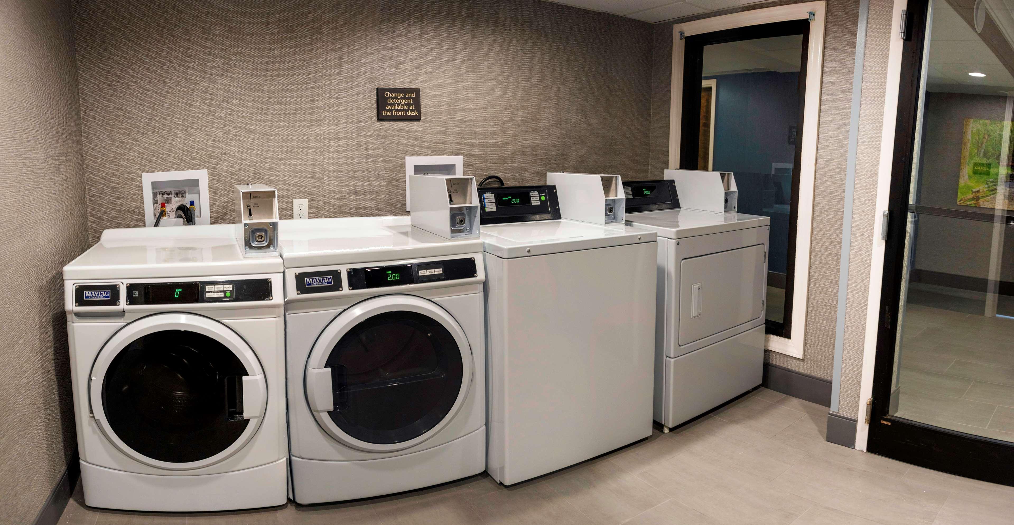 Hampton Inn Кінстон Екстер'єр фото