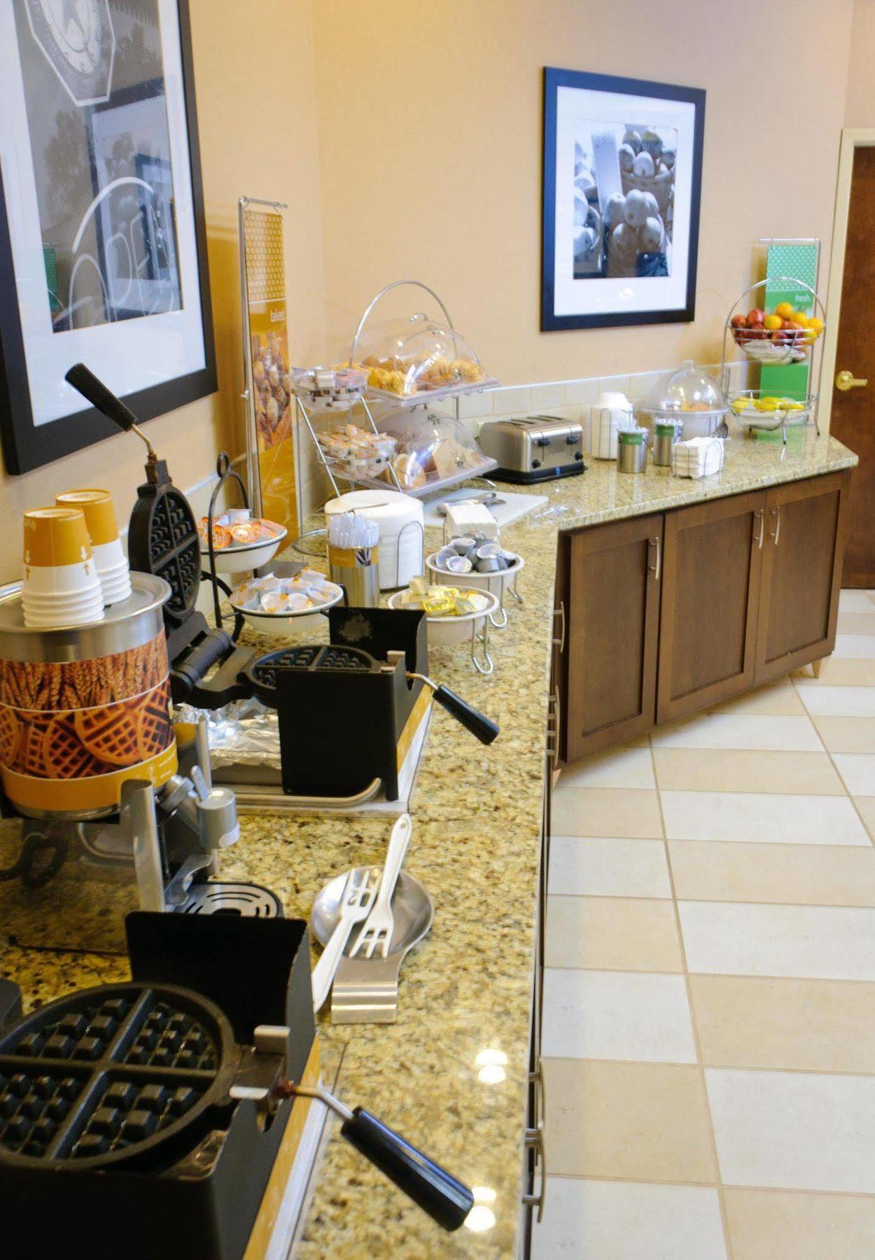 Hampton Inn Кінстон Ресторан фото